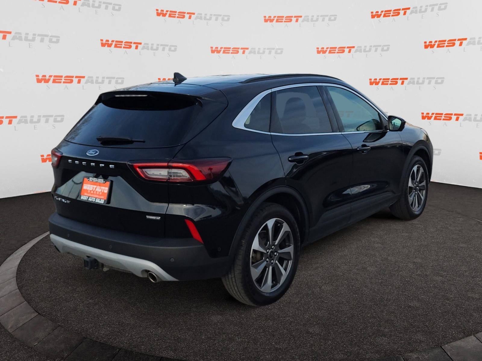 Used 2023 Ford Escape Platinum w/ Premium Technology Package image 5