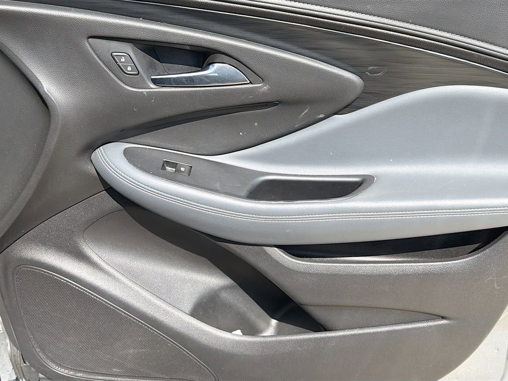 Used 2020 Buick Envision Essence AWD/4WD image 17