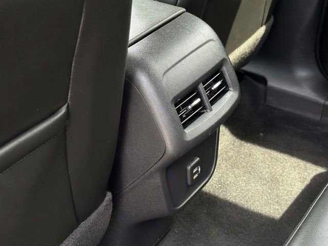 Used 2020 Chevrolet Equinox LT w/ Sport Edition FWD image 17