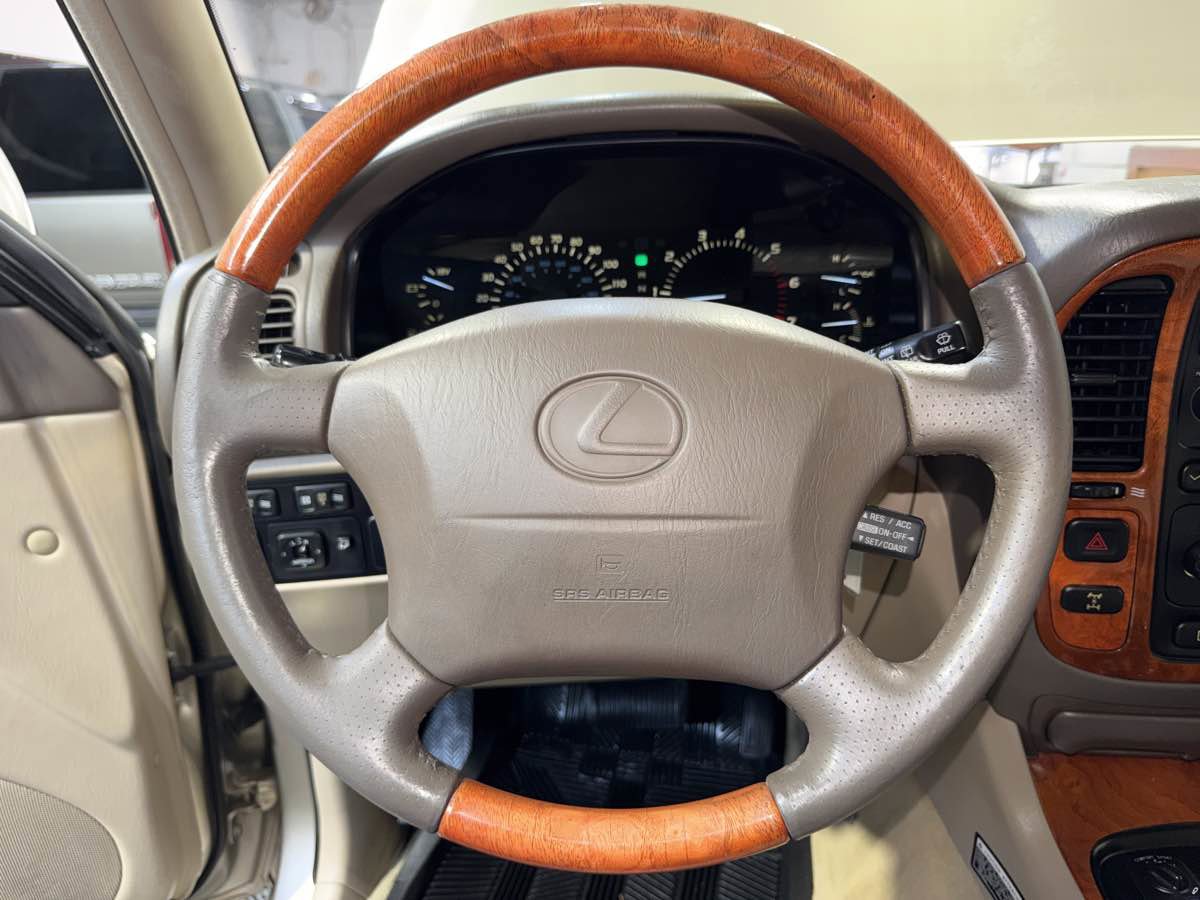 Used 2000 Lexus LX 470 4WD image 18
