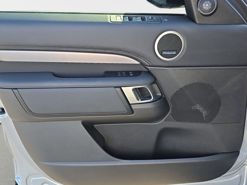 Certified 2024 Land Rover Discovery Dynamic SE AWD/4WD image 31