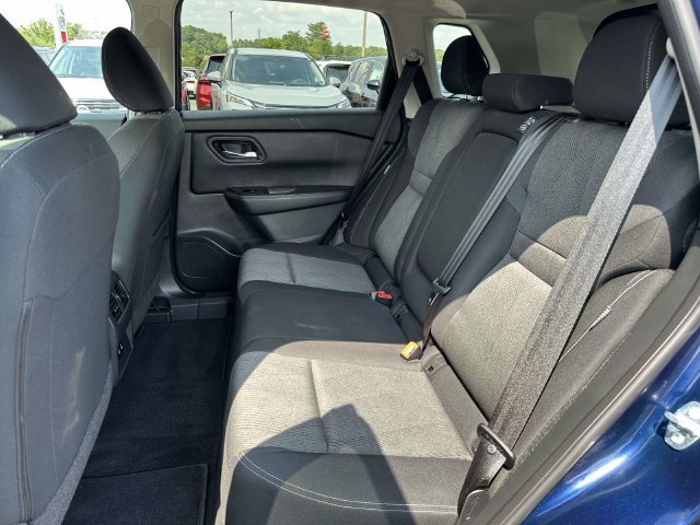 Used 2024 Nissan Rogue SV AWD/4WD image 17