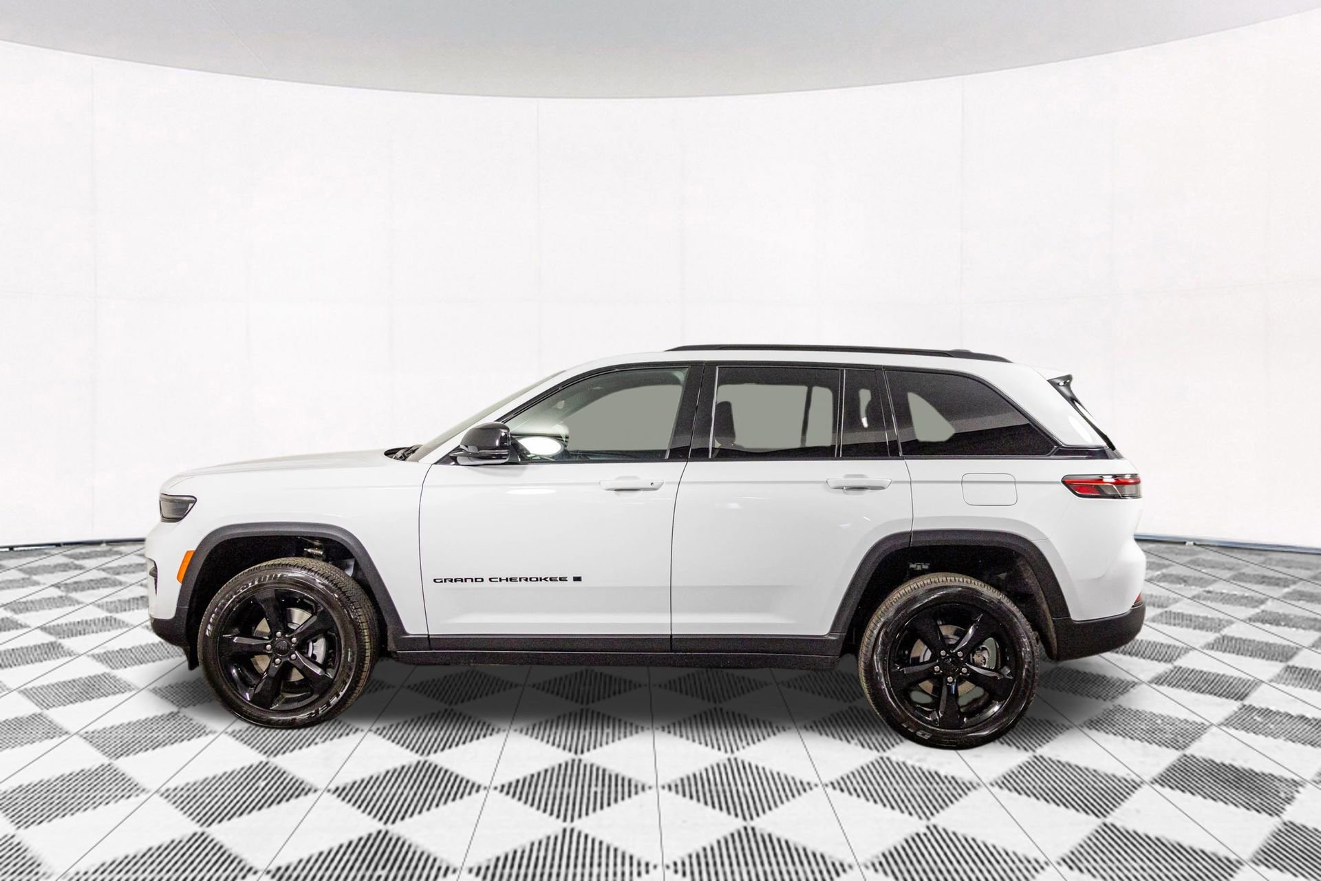 New 2025 Jeep Grand Cherokee Laredo image 12