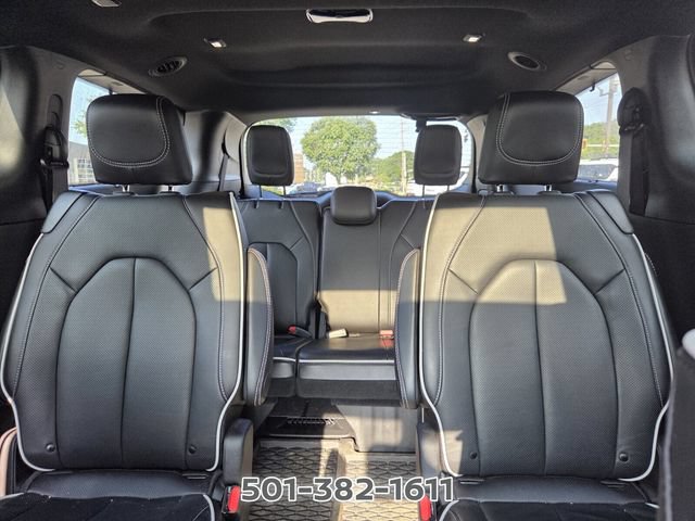 Used 2026 Chrysler Pacifica Limited w/ Uconnect Theater Family Group FWD image 13