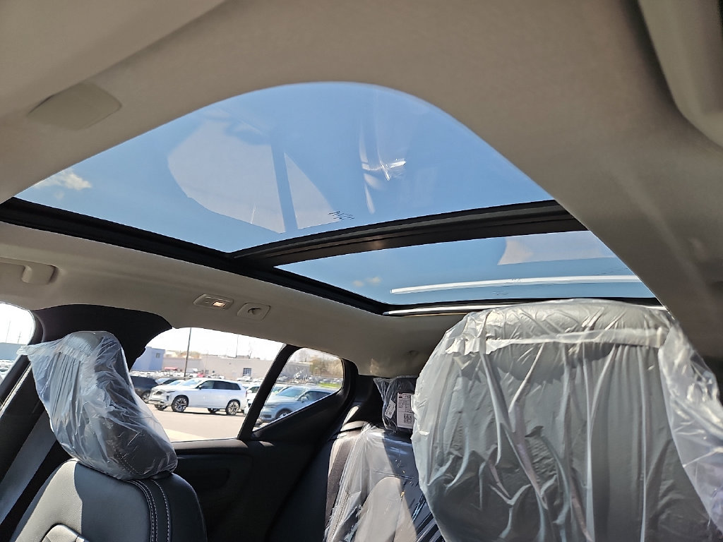 New 2026 Volvo XC40 B5 Core w/ Climate Package AWD/4WD image 13