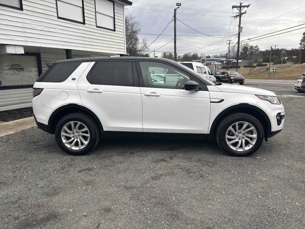 Used 2017 Land Rover Discovery Sport HSE image 5