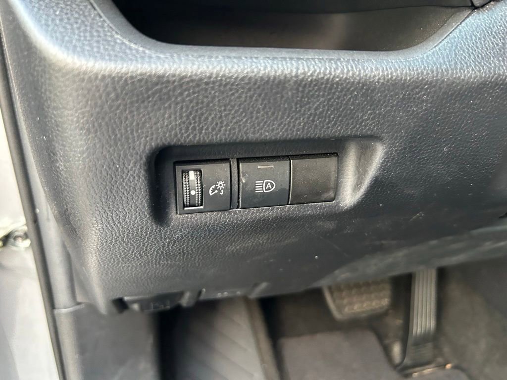 Used 2021 Toyota RAV4 LE FWD image 17