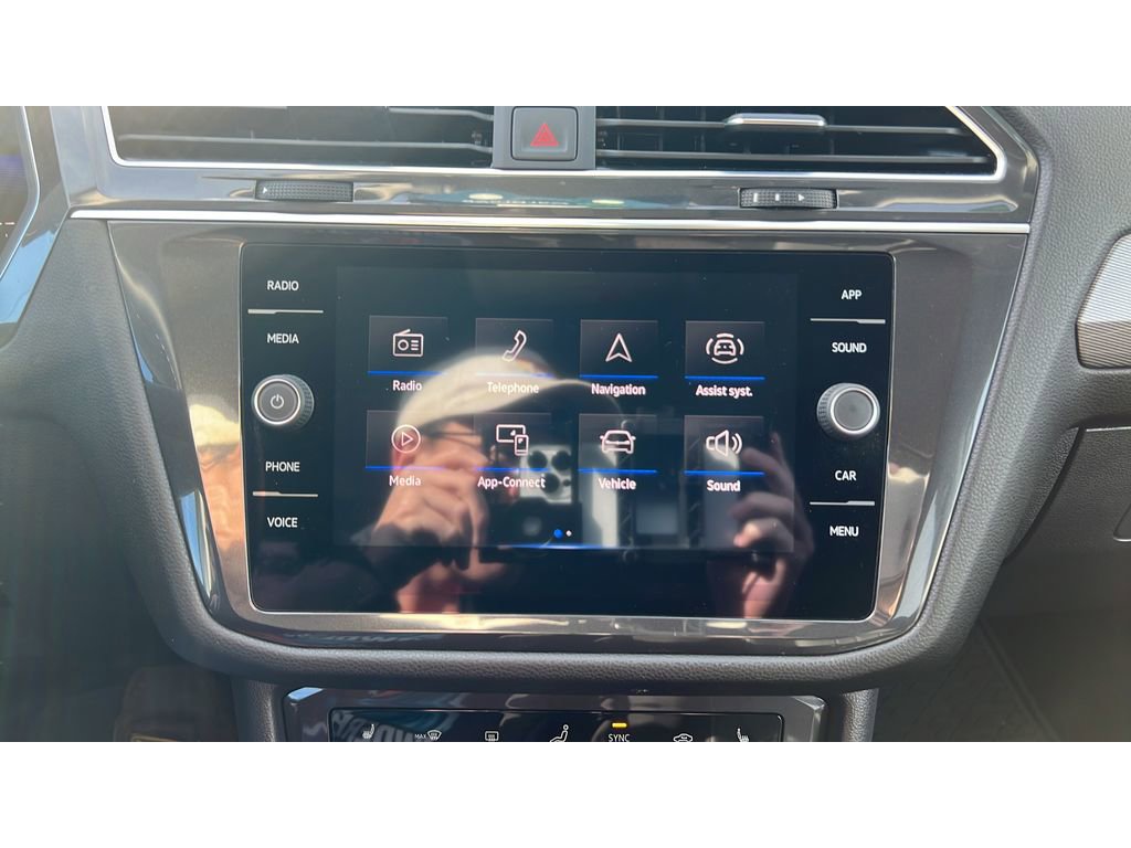 Used 2023 Volkswagen Tiguan SE image 18