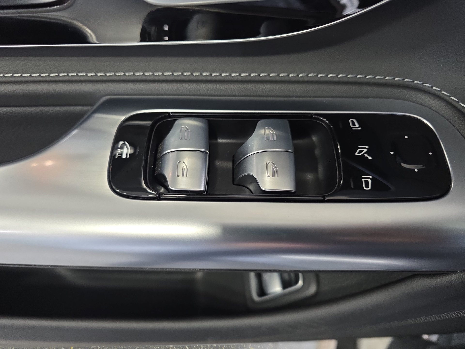 Used 2022 Mercedes-Benz SL 55 AMG 4MATIC image 27