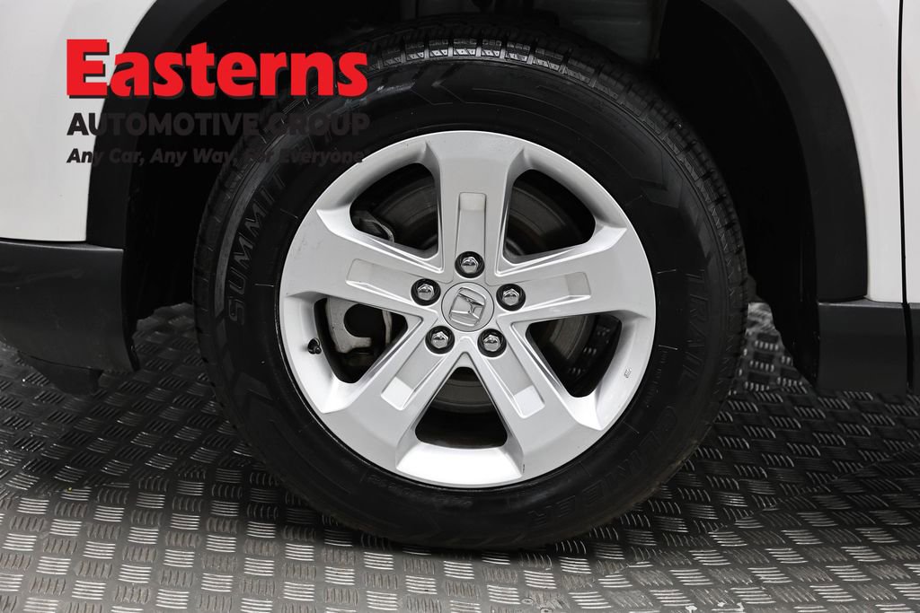 Used 2023 Honda Pilot LX image 32