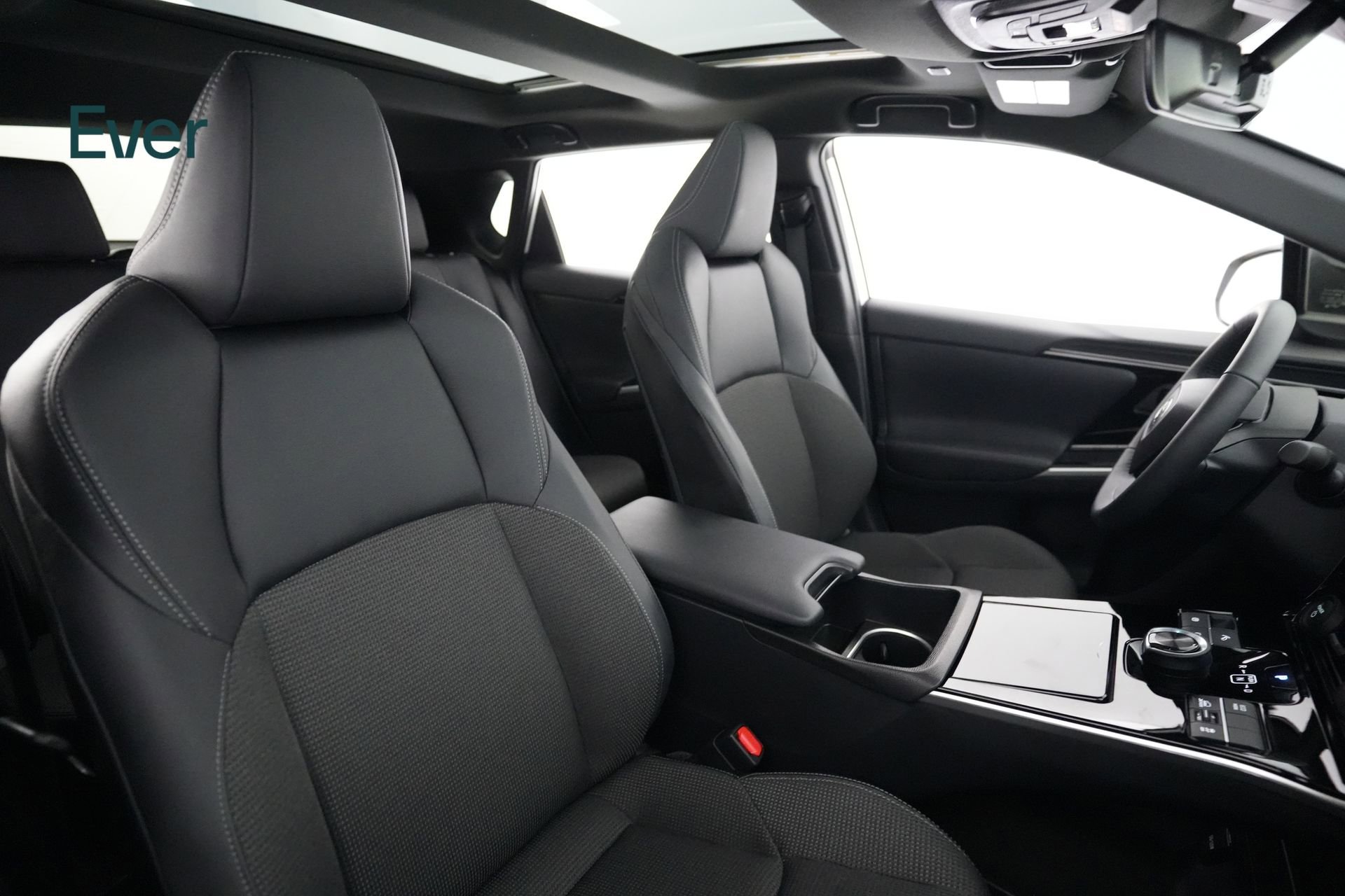 Used 2025 Toyota bZ4X AWD w/ Weather Package image 23