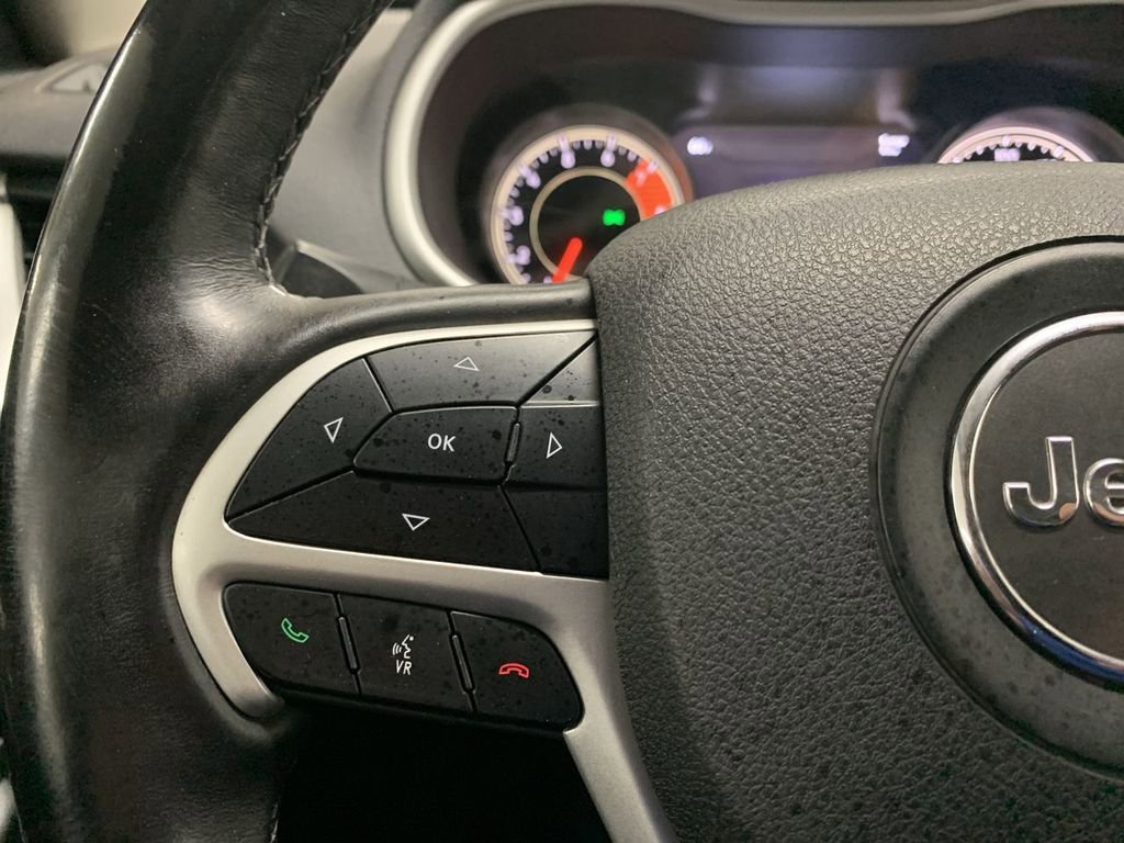 Used 2018 Jeep Cherokee Trailhawk w/ Cold Weather Group AWD/4WD image 41
