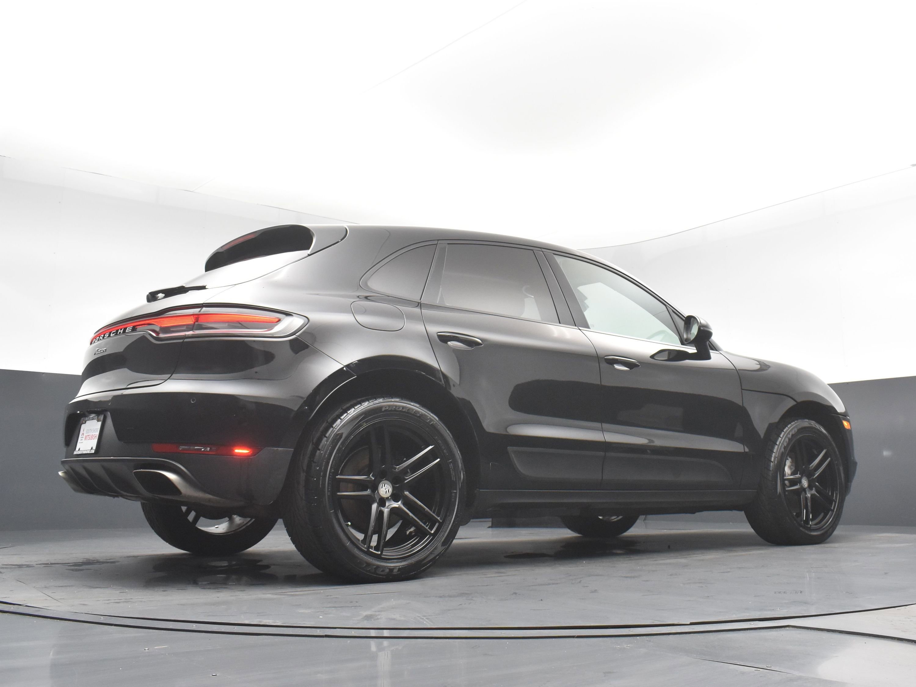 Used 2019 Porsche Macan AWD/4WD image 22