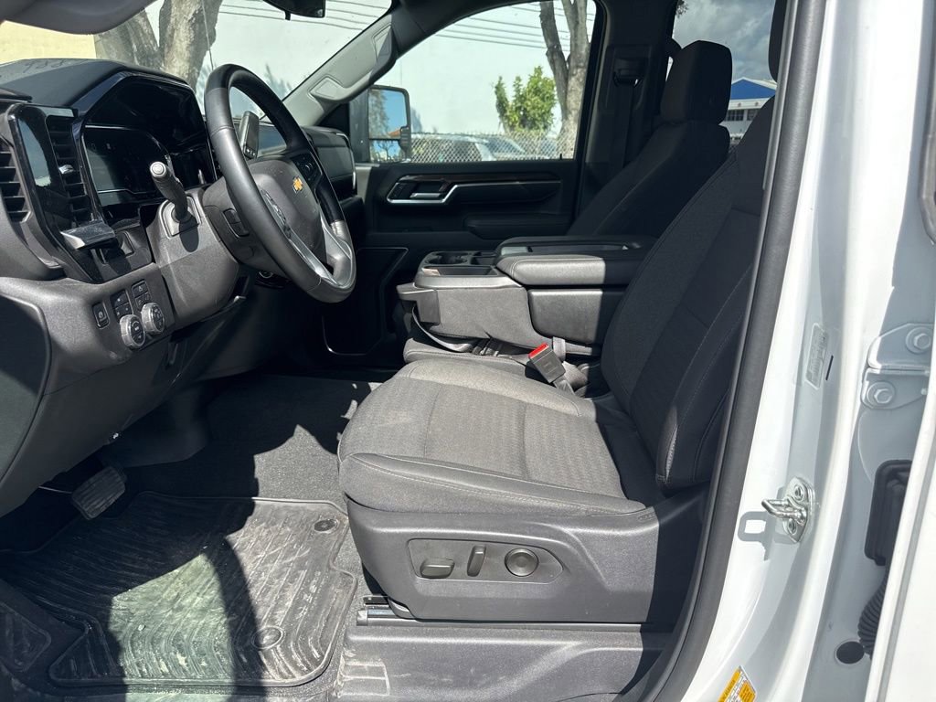 Used 2025 Chevrolet Silverado 2500 LT w/ Convenience Package image 7
