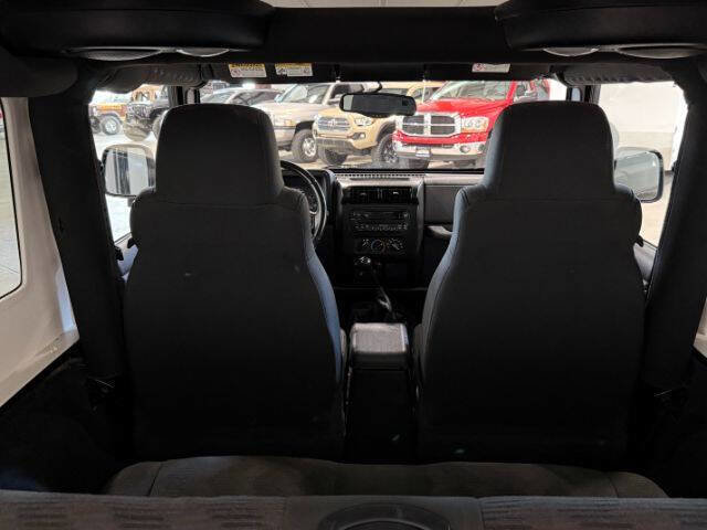 Used 2005 Jeep Wrangler Unlimited Rubicon image 14