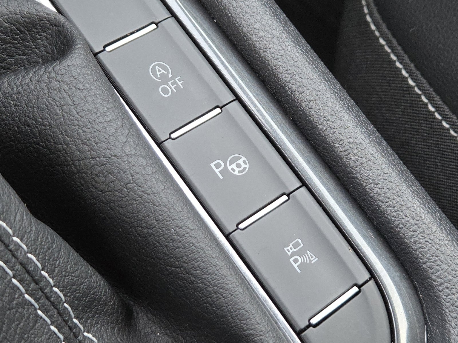 Used 2022 Volkswagen Tiguan SEL R-Line image 33