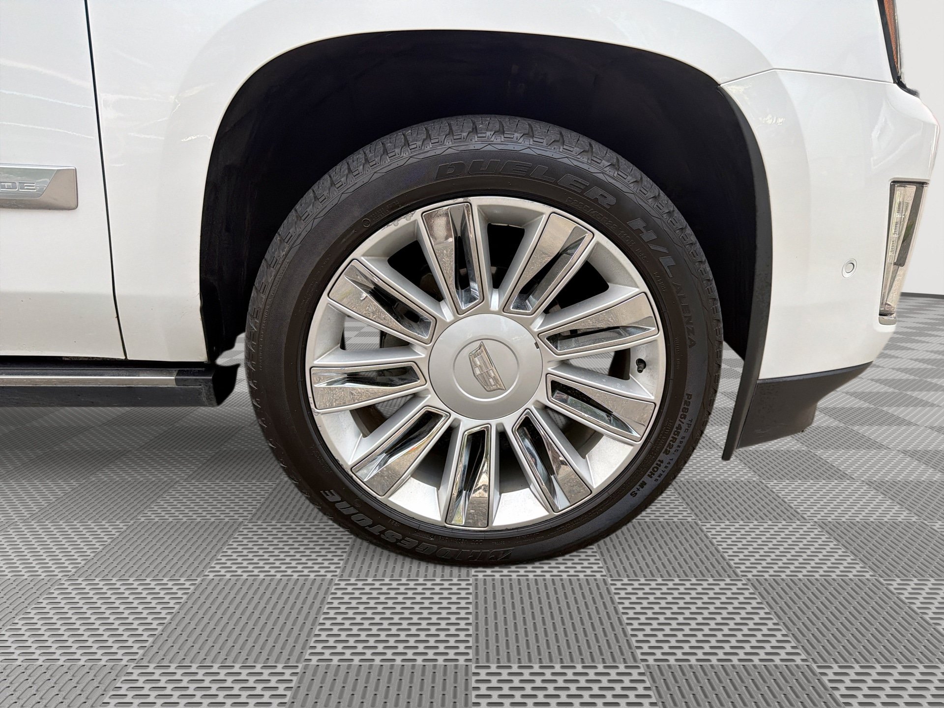 Used 2018 Cadillac Escalade ESV Platinum AWD/4WD image 30