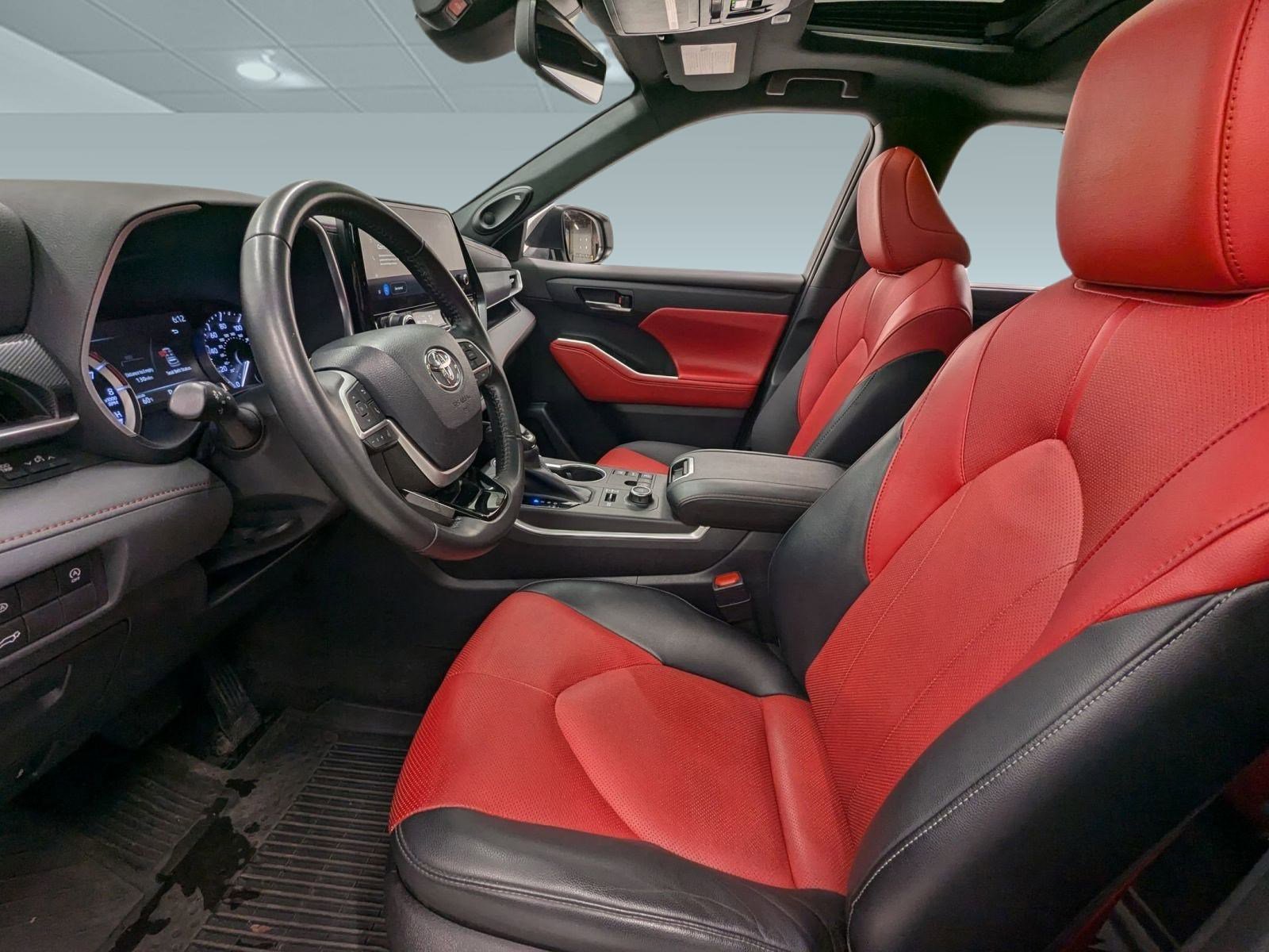 Used 2023 Toyota Highlander XSE image 4