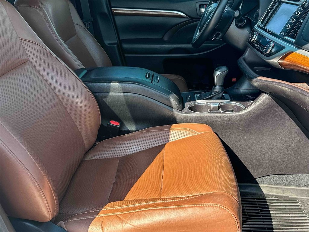 Used 2018 Toyota Highlander Limited Platinum image 23
