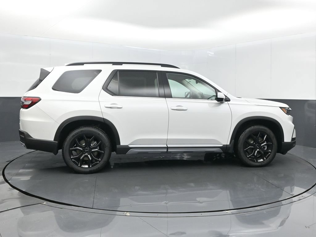 New 2025 Honda Pilot Touring image 5