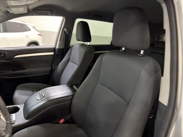 Used 2016 Toyota Highlander LE w/ Protection Package #3 AWD/4WD image 5