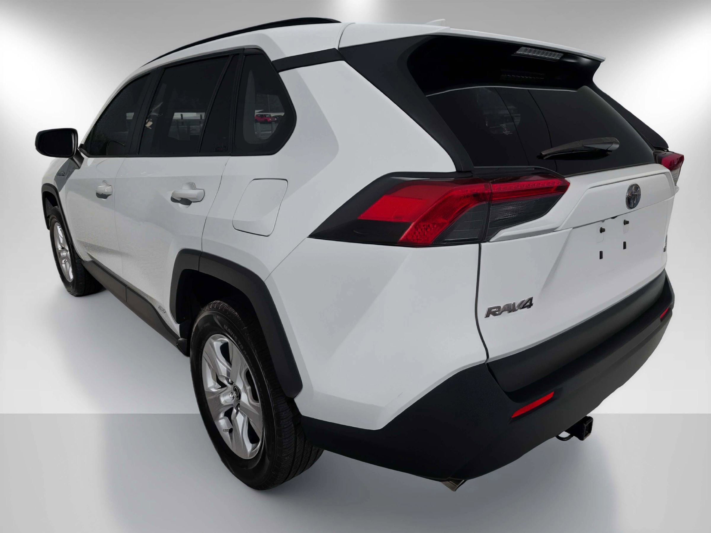 Used 2020 Toyota RAV4 LE image 4