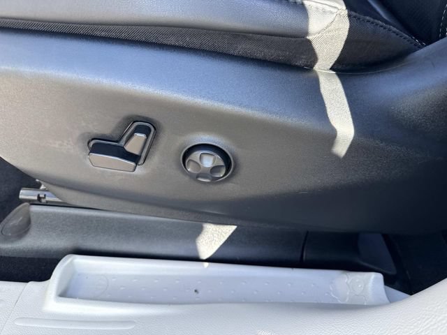 Used 2024 Chrysler Pacifica Touring-L FWD image 18