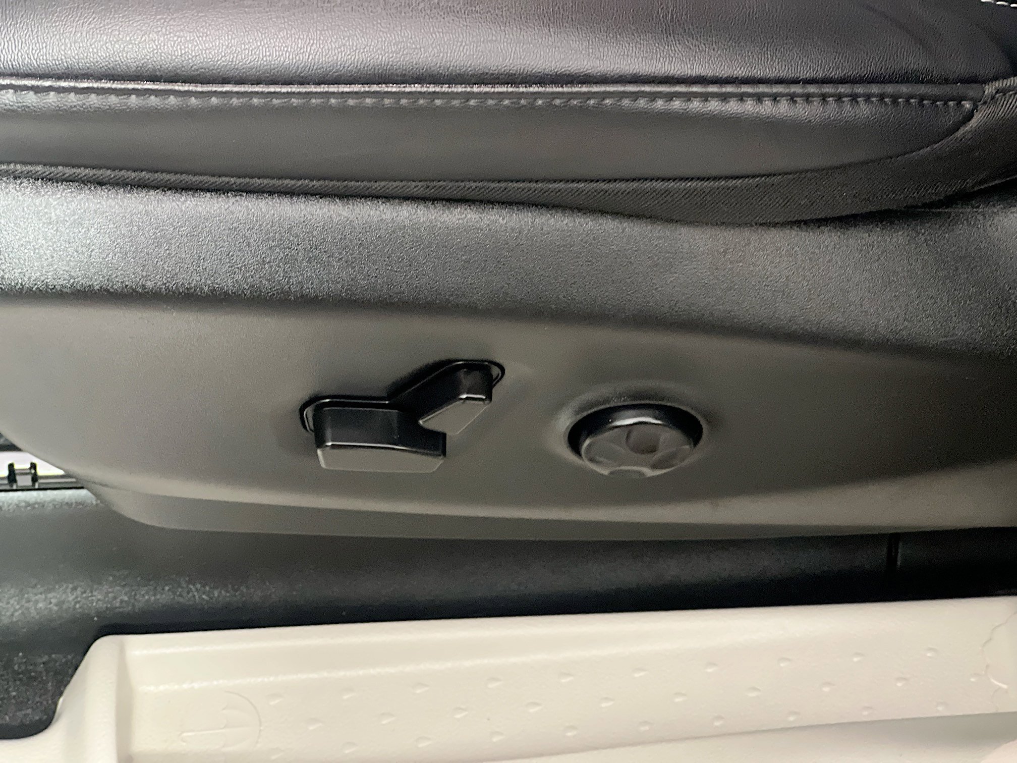 Used 2024 Chrysler Pacifica Touring-L image 15