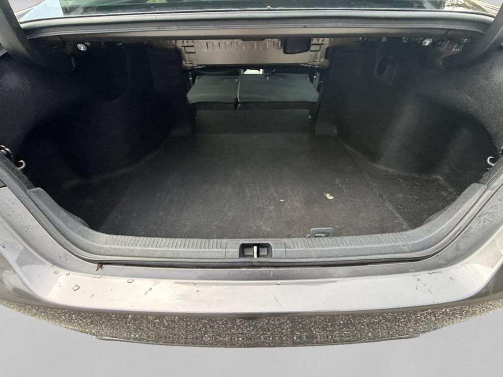 Used 2019 Toyota Camry SE FWD image 29