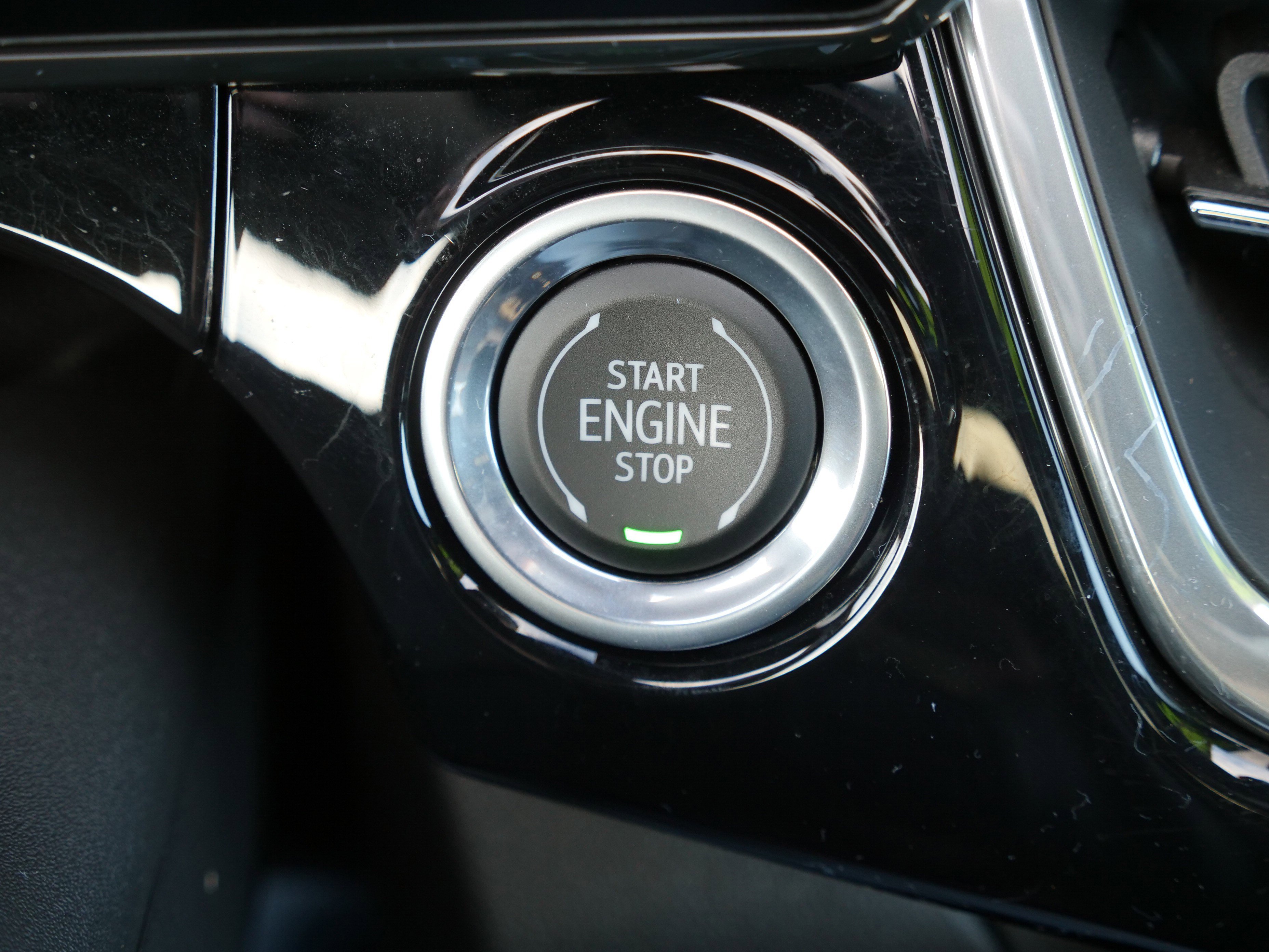 Certified 2024 Chevrolet Trax RS w/ Sunroof Package image 25