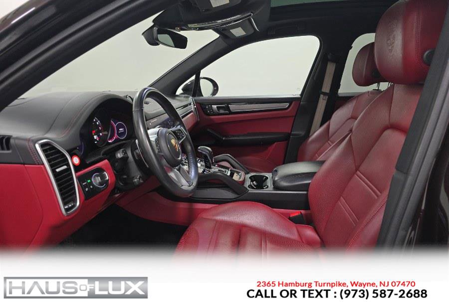 Used 2023 Porsche Cayenne Platinum Edition AWD/4WD image 4