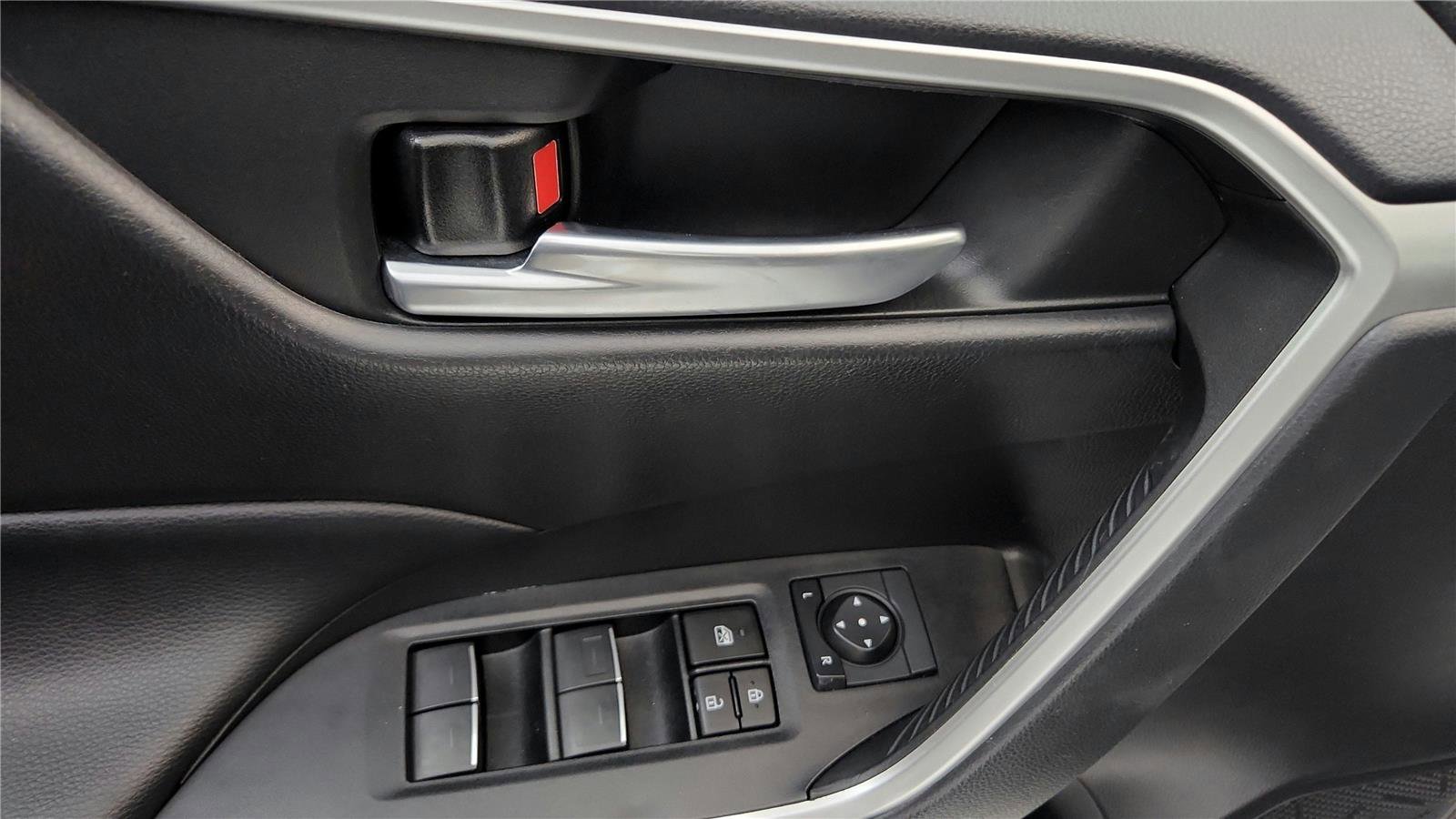 Used 2024 Toyota RAV4 AWD Hybrid image 20