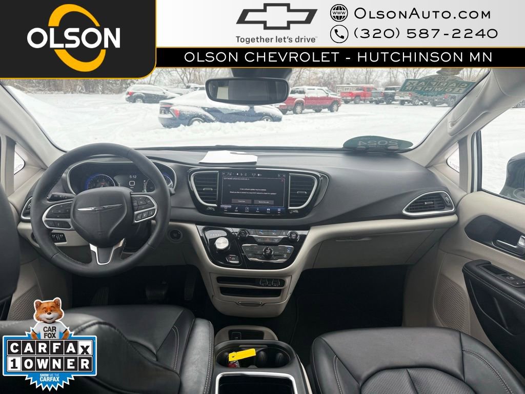 Used 2024 Chrysler Pacifica Touring-L image 17