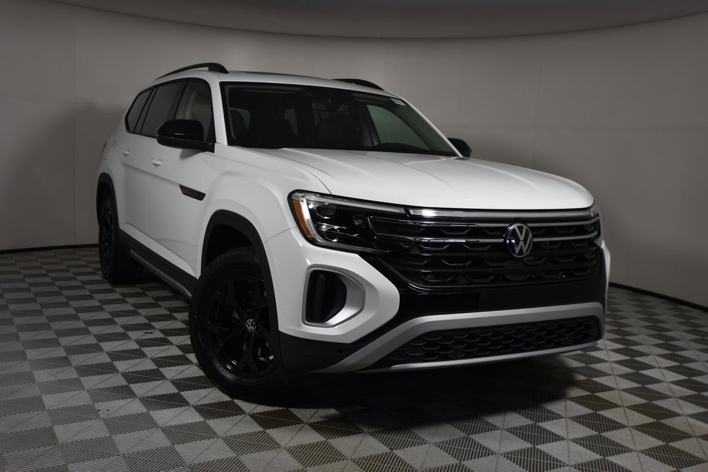 New 2025 Volkswagen Atlas Peak Edition SE