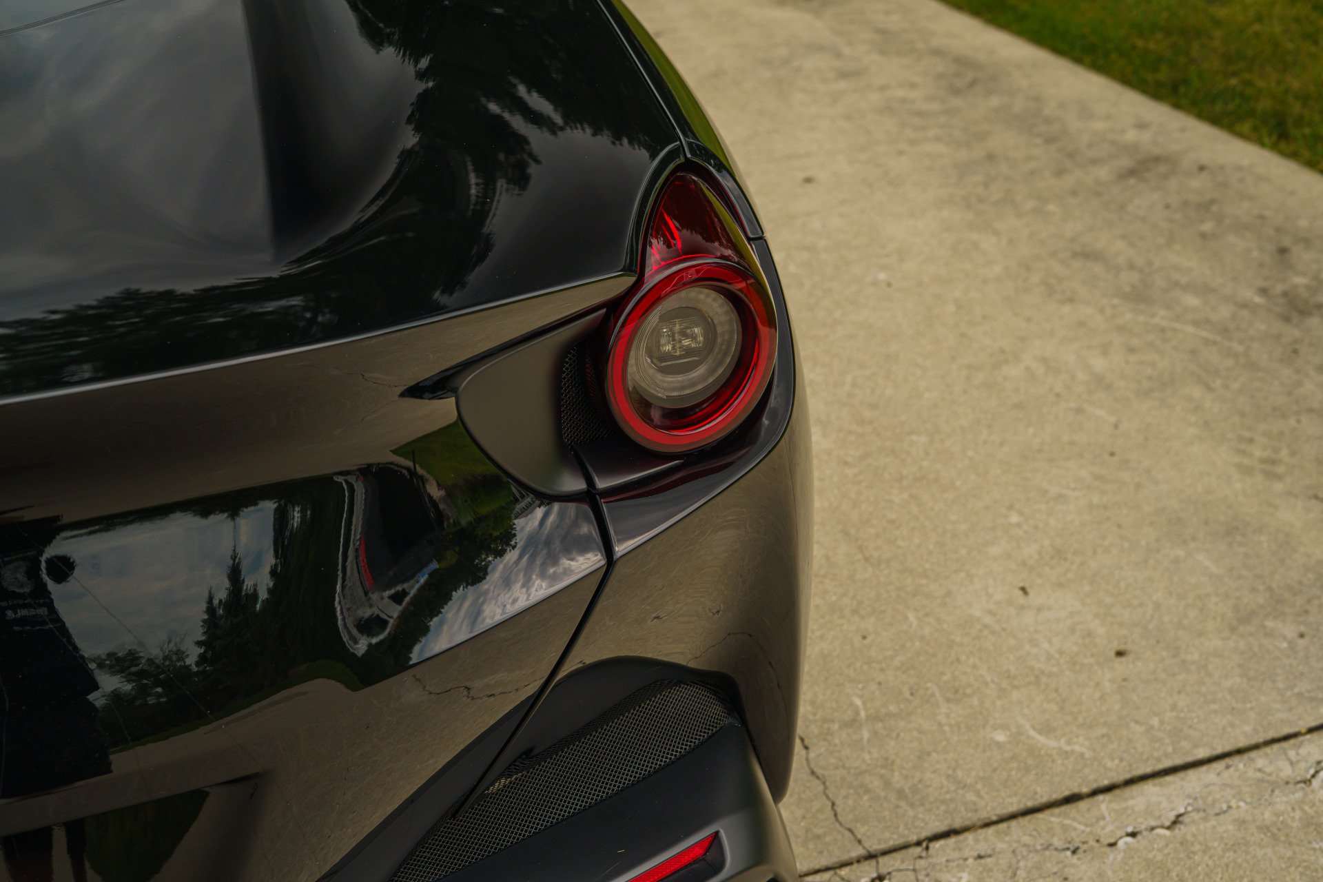 Used 2019 Ferrari Portofino RWD image 35