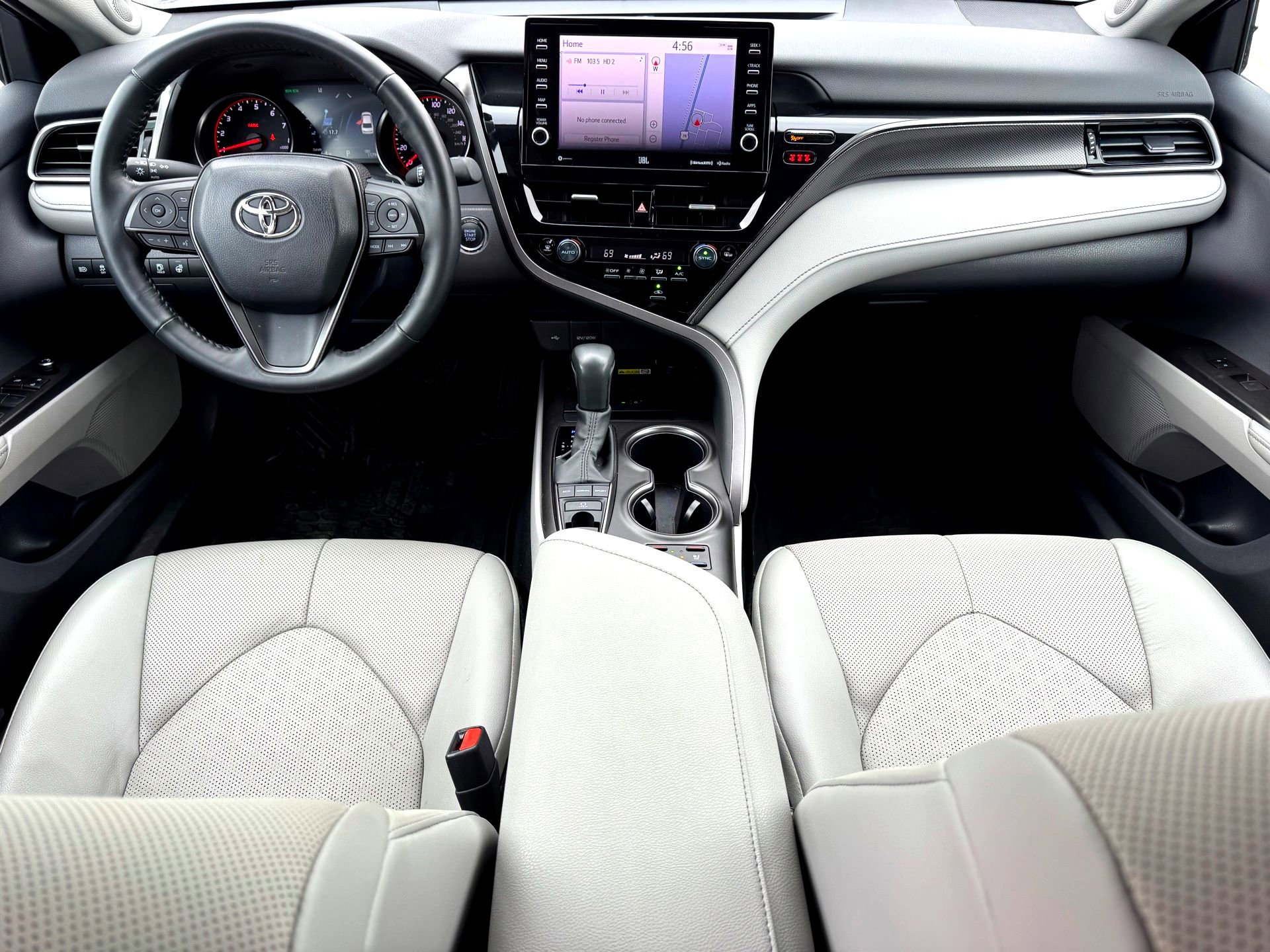 Used 2024 Toyota Camry XSE w/ Navigation Package image 20