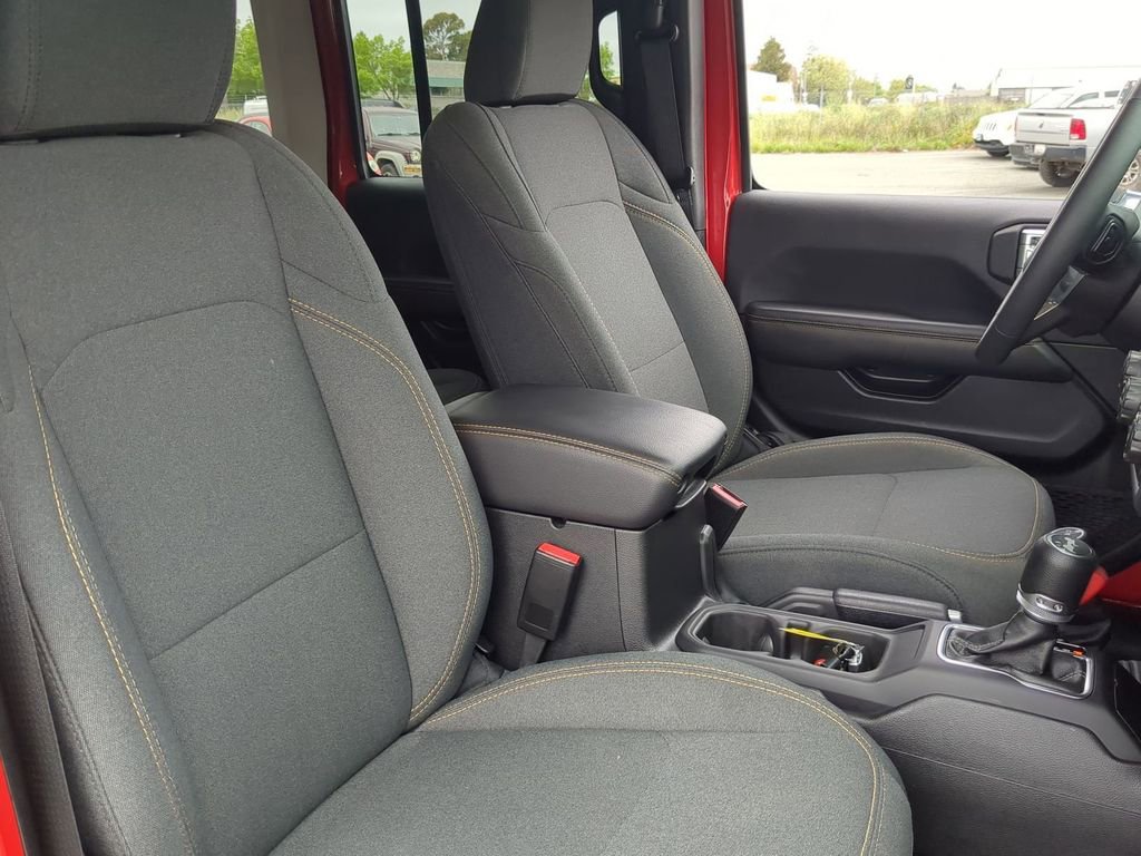 Used 2025 Jeep Wrangler Unlimited Sahara image 8