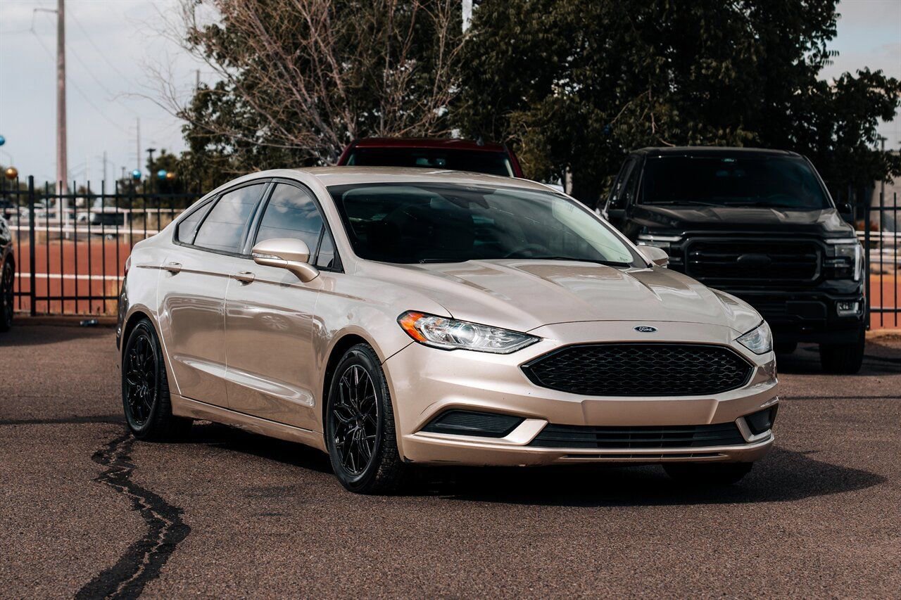 Used 2018 Ford Fusion SE FWD image 1