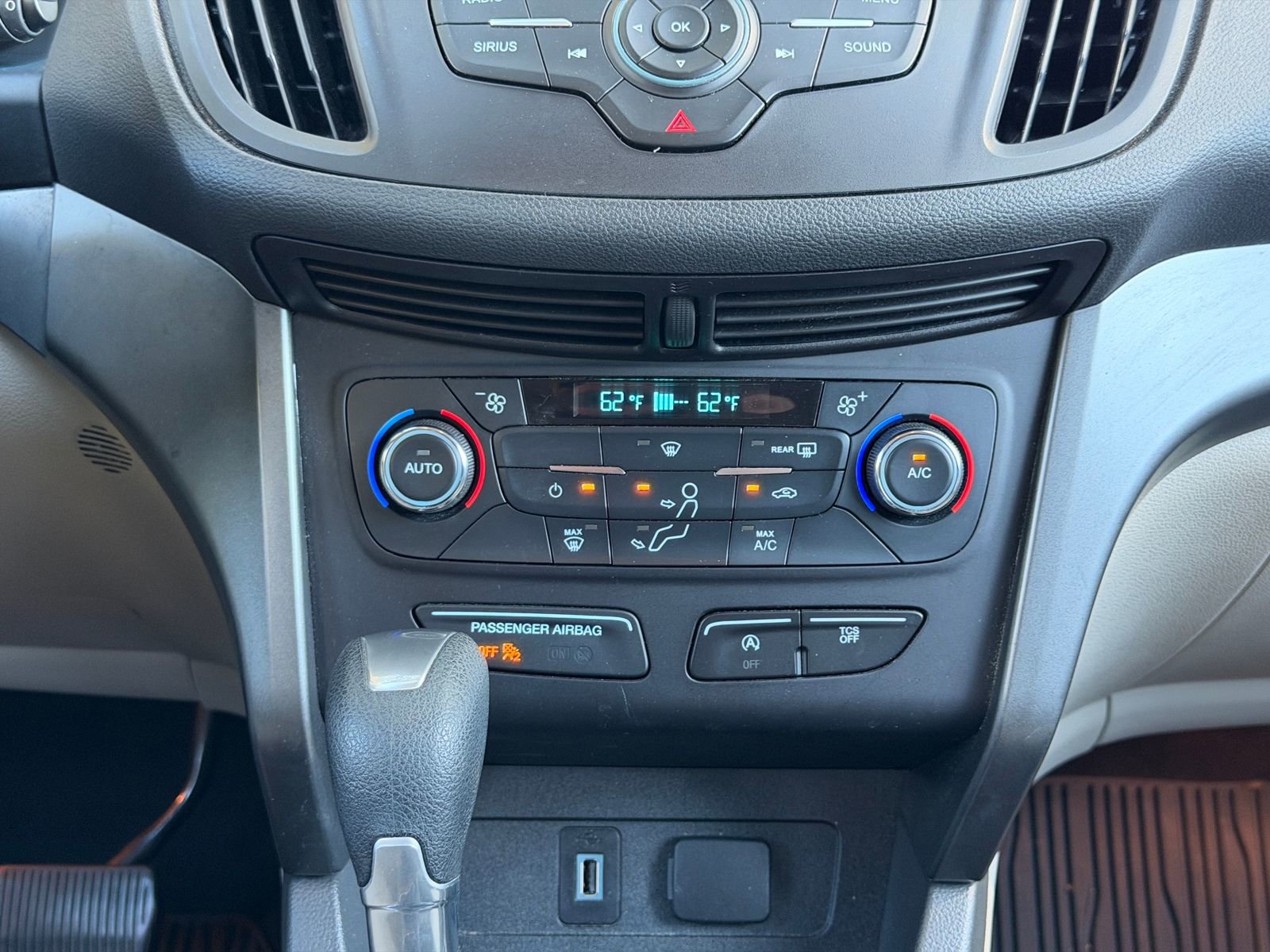 Used 2017 Ford Escape SE image 23