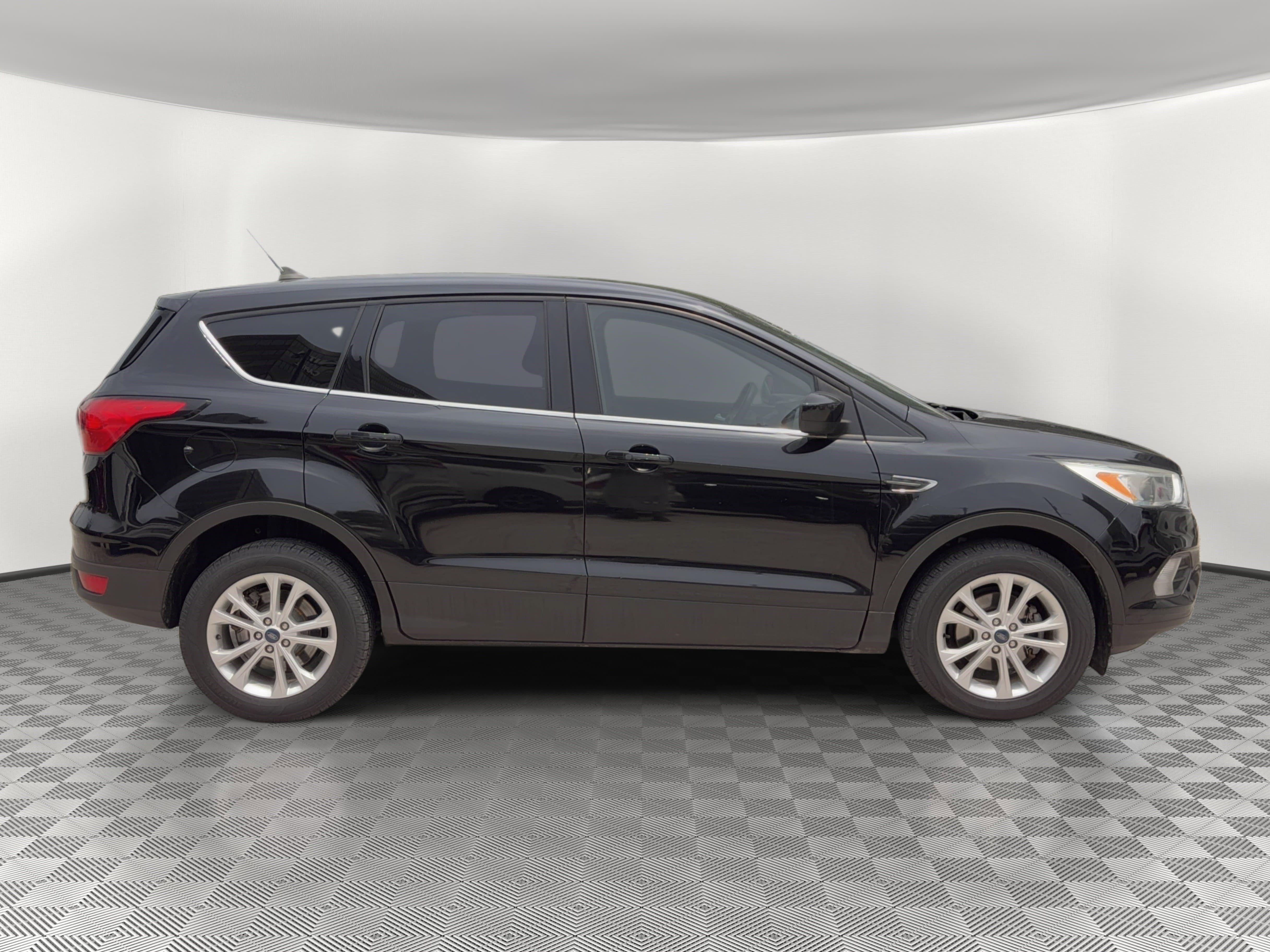 Used 2019 Ford Escape SE FWD image 8