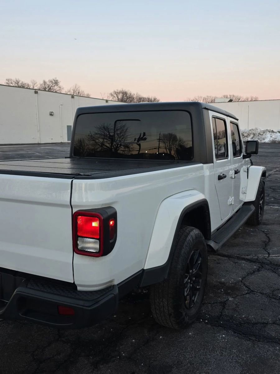 Used 2022 Jeep Gladiator Sport AWD/4WD image 4