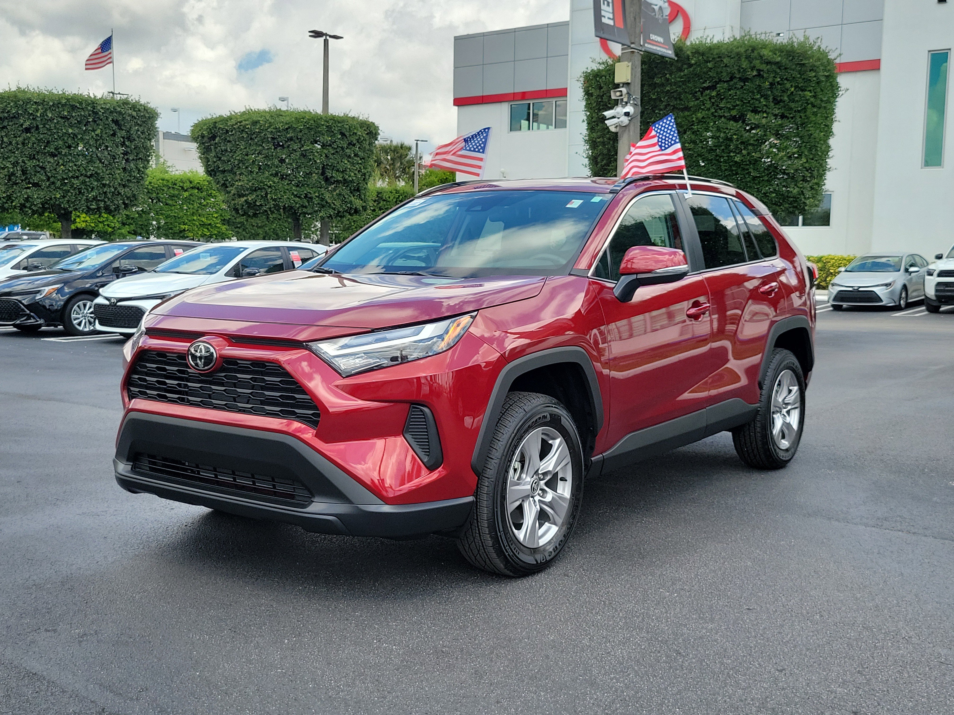 Used 2025 Toyota RAV4 XLE image 6