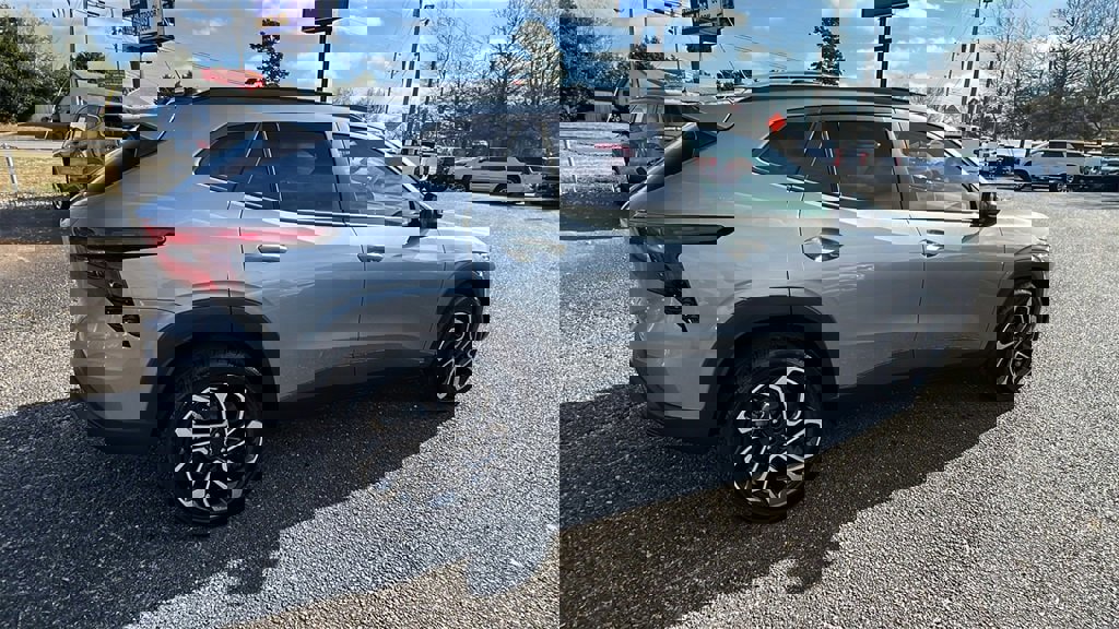 New 2026 Chevrolet Trax RS w/ Sunroof Package image 5