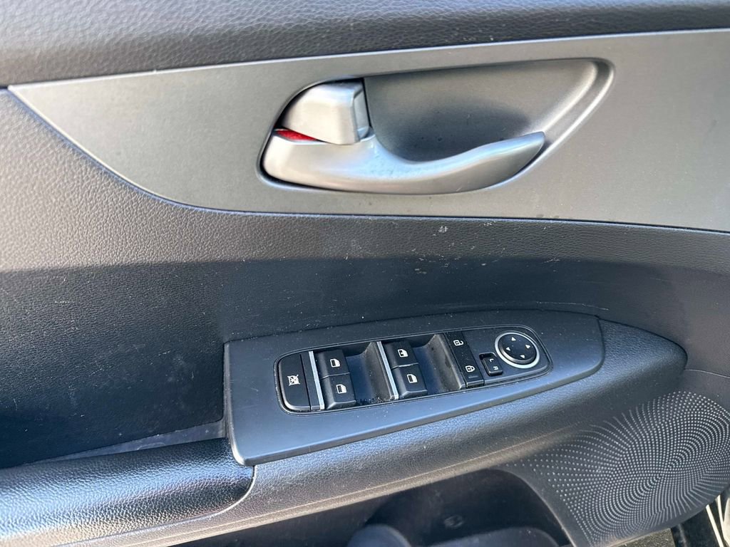 Used 2019 Kia Forte LXS image 17