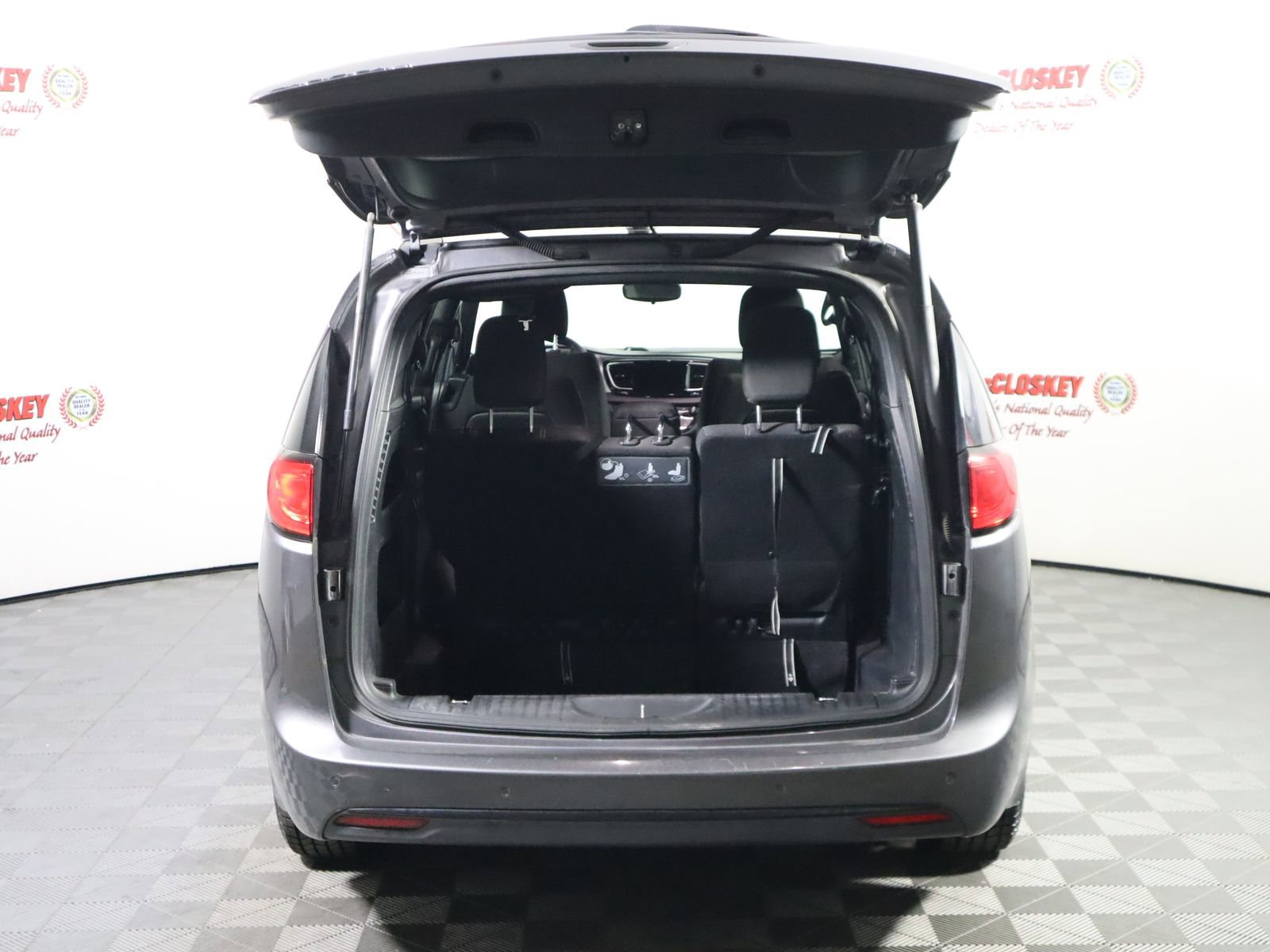 Used 2018 Chrysler Pacifica Touring Plus w/ S Appearance Package FWD image 10