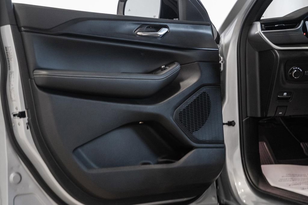 New 2025 Jeep Grand Cherokee Altitude image 36