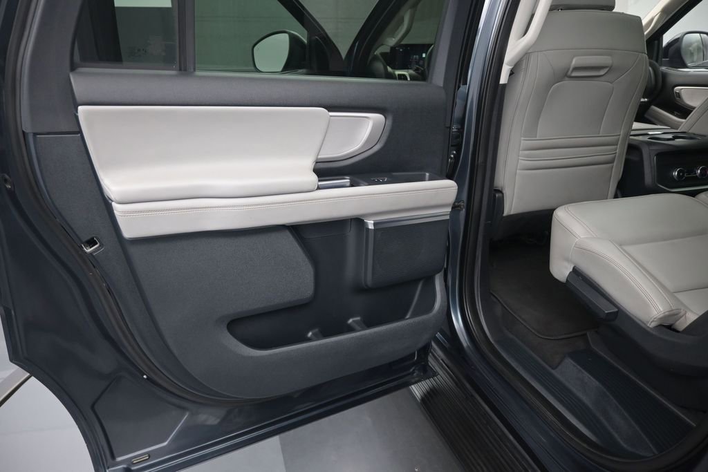 Used 2025 Ford Expedition Max Active RWD image 12