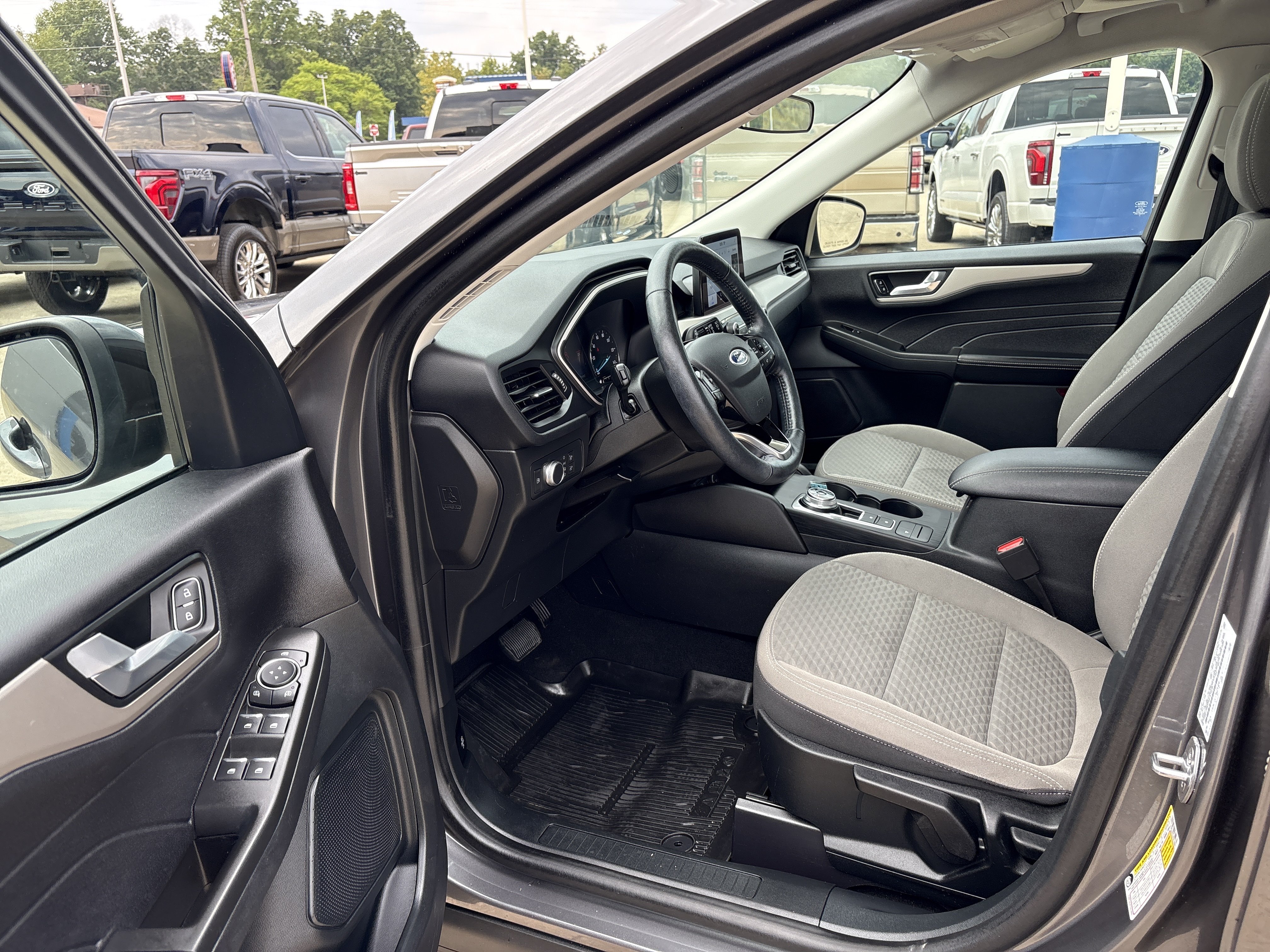 Used 2021 Ford Escape SE w/ SE Sport Appearance Package FWD image 11