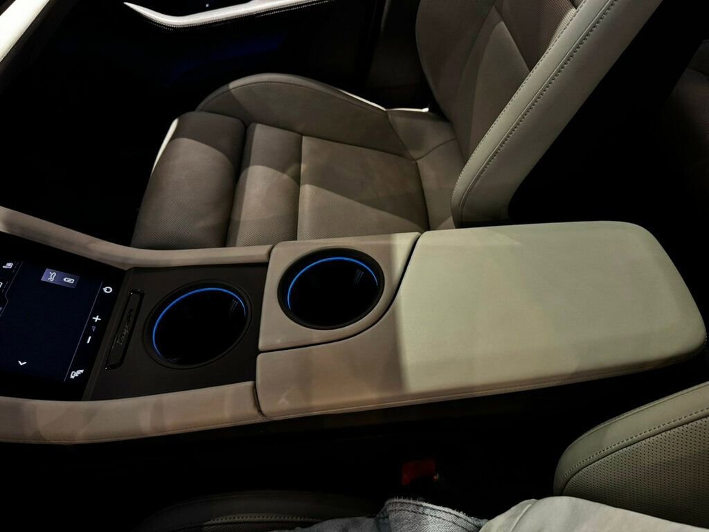 Used 2020 Porsche Taycan 4S image 18