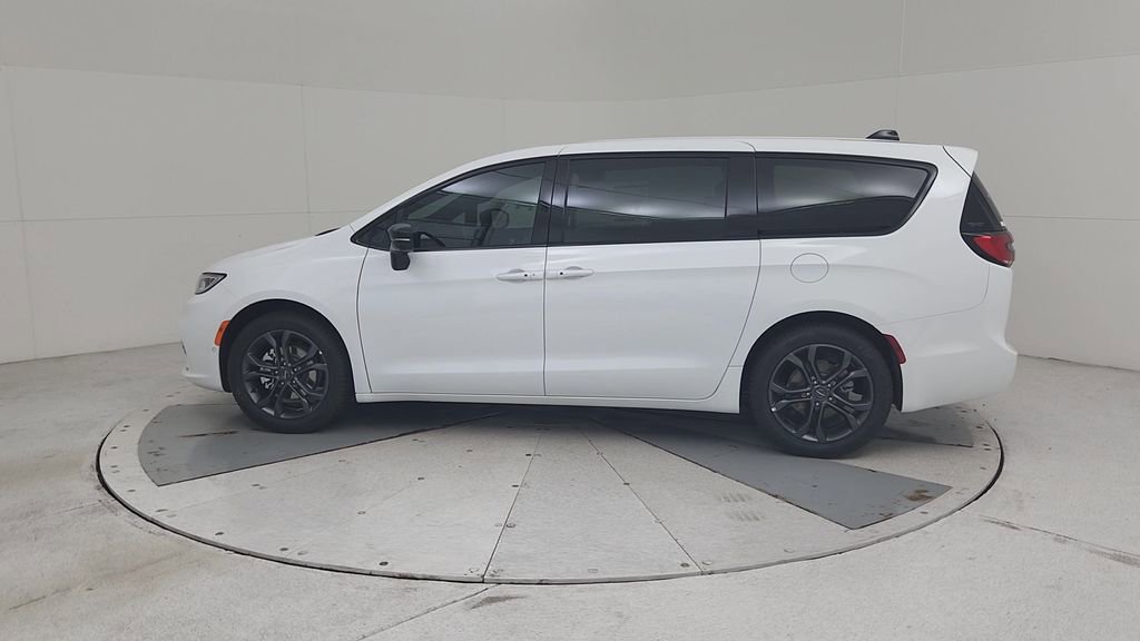 New 2026 Chrysler Pacifica Select image 9